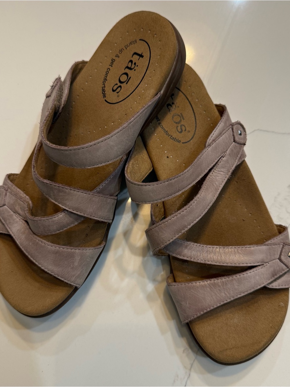 LKNW! - Taos Womens DOUBLE U Gray Leather Strappy Sandals Sz 7 Comfort Support